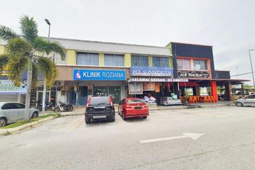 Facing Main Road Near to restaurant and clinics Renovated unit with 3 units a/cond Shop Office Dataran Suria Alam Suria Puncak Alam For Rent