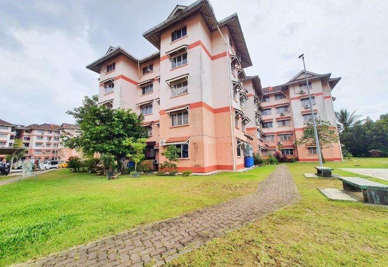 Pangsapuri Kiambang, Bukit Subang