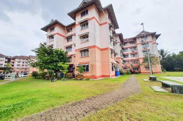 Pangsapuri Kiambang, Bukit Subang