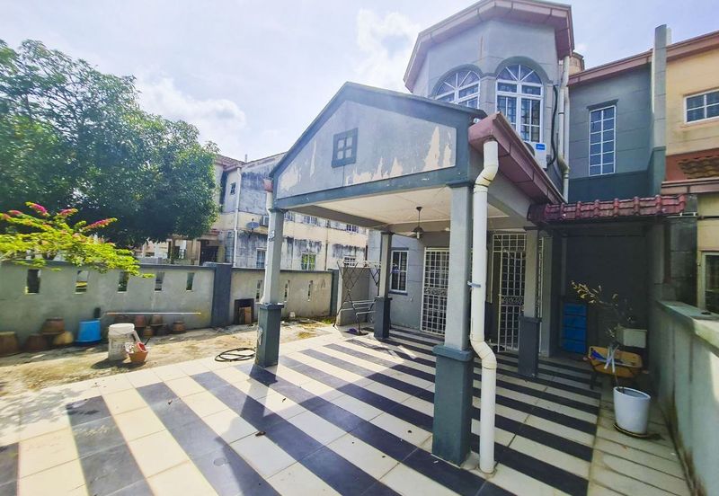 End Lot Facing Open Renovated Teres 2 Tingkat Fasa 2 Puncak Alam For Sale