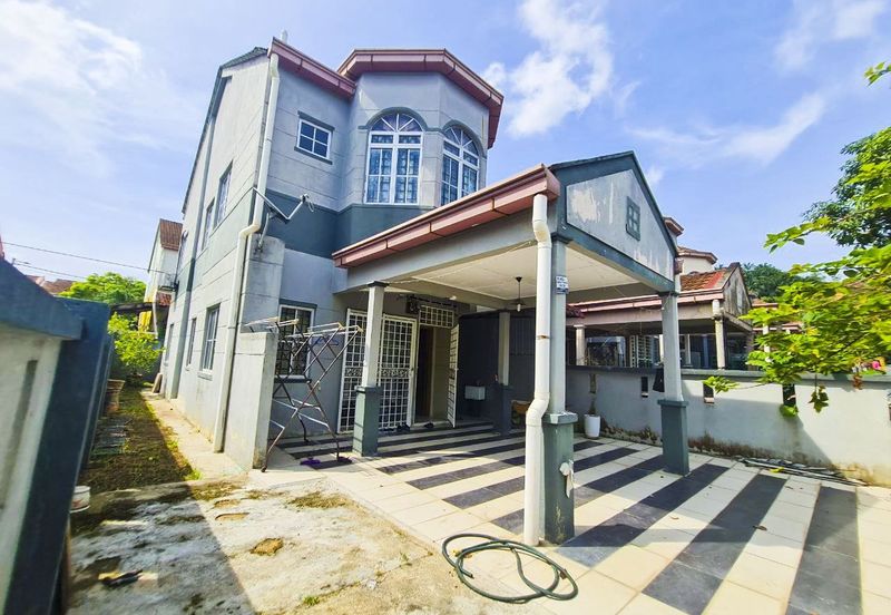 End Lot Facing Open Renovated Teres 2 Tingkat Fasa 2 Puncak Alam For Sale