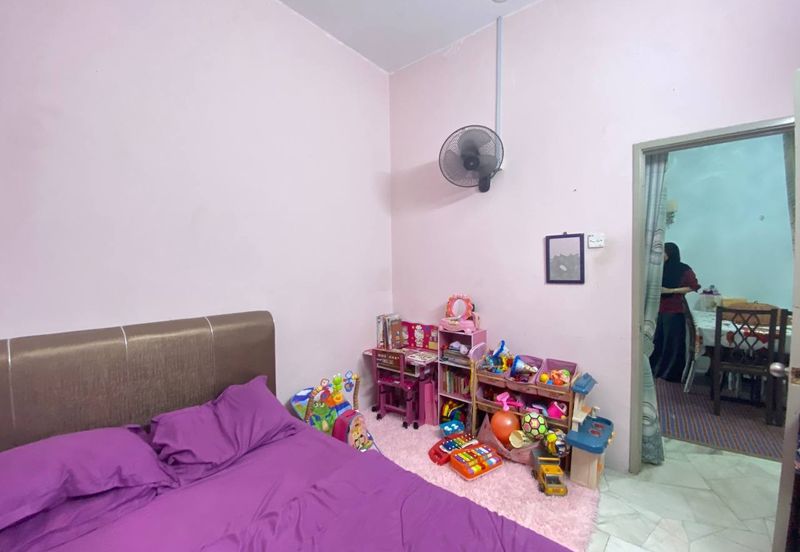 Renovated Kitchen Cabinet Extended Ada Extra Tanah Rezab Teres 1 Tingkat Fasa 1 Puncak Alam For Sale