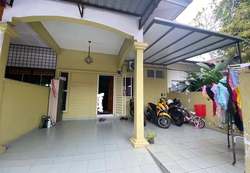 Renovated Kitchen Cabinet Extended Ada Extra Tanah Rezab Teres 1 Tingkat Fasa 1 Puncak Alam For Sale