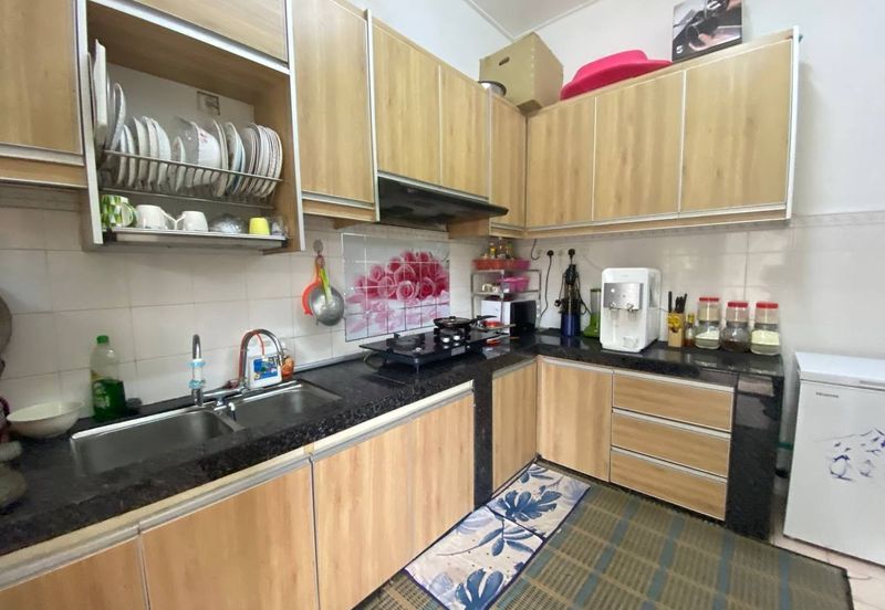 Renovated Kitchen Cabinet Extended Ada Extra Tanah Rezab Teres 1 Tingkat Fasa 1 Puncak Alam For Sale