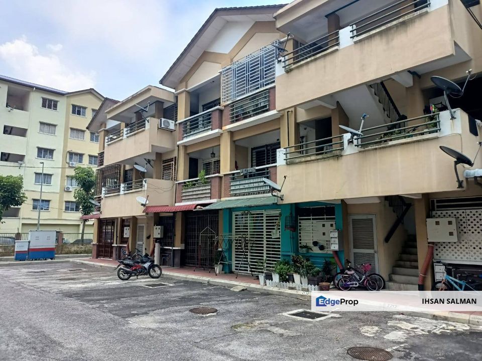 Murah Depan Taska dan Surau Townhouse Seri Delima 2 Taman Subang Permata For Sale, Selangor, Shah Alam