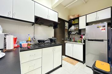 Residensi Warnasari 2