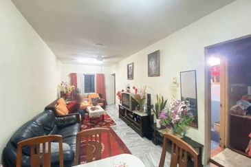 Dahlia Apartment ( Saujana Utama 2 )