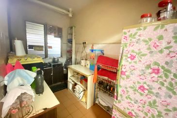 Dahlia Apartment ( Saujana Utama 2 )