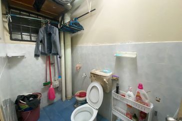 Dahlia Apartment ( Saujana Utama 2 )