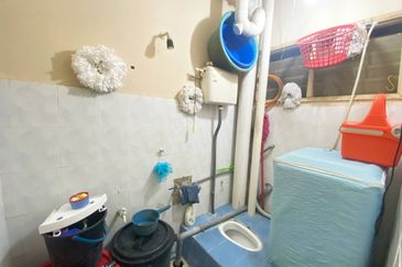 Dahlia Apartment ( Saujana Utama 2 )