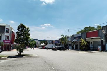 Cheapest Near Lotus Bank Ample car park Limited unit Single Storey Shop Lot Puncak Bestari Puncak Alam For Sale