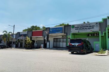 Cheapest Near Lotus Bank Ample car park Limited unit Single Storey Shop Lot Puncak Bestari Puncak Alam For Sale