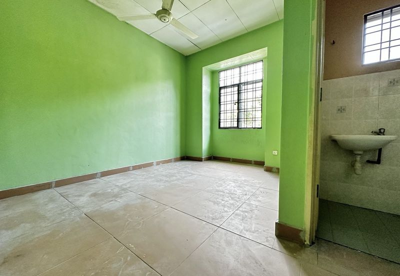 Murah Dekat Surau dan kedai-kedai Teres 2 Tingkat Lorong Az Zaharah Bandar Puncak Alam For Sale