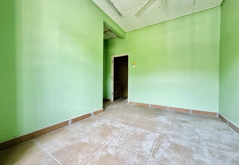 Murah Dekat Surau dan kedai-kedai Teres 2 Tingkat Lorong Az Zaharah Bandar Puncak Alam For Sale