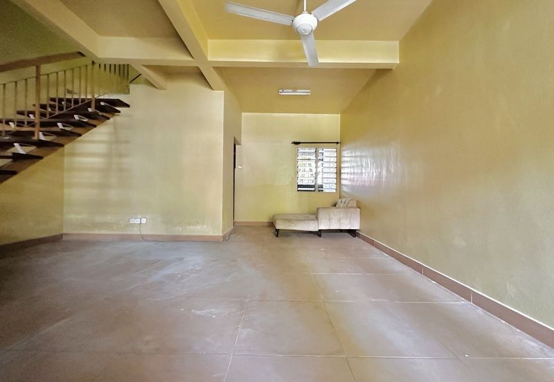 Murah Dekat Surau dan kedai-kedai Teres 2 Tingkat Lorong Az Zaharah Bandar Puncak Alam For Sale