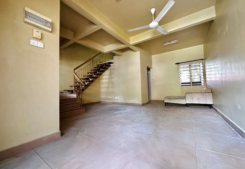 Murah Dekat Surau dan kedai-kedai Teres 2 Tingkat Lorong Az Zaharah Bandar Puncak Alam For Sale