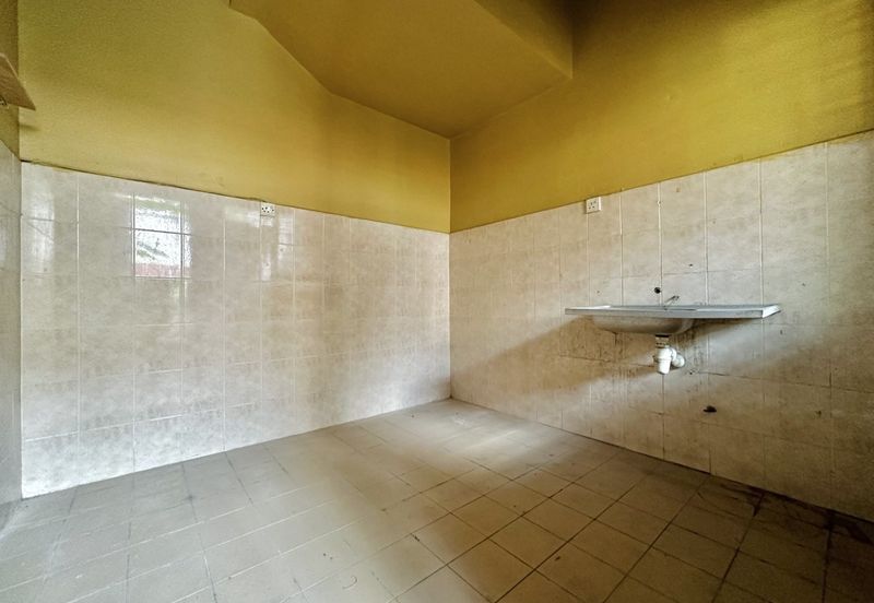 Murah Dekat Surau dan kedai-kedai Teres 2 Tingkat Lorong Az Zaharah Bandar Puncak Alam For Sale