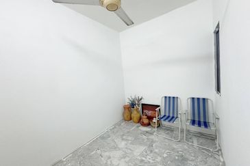 Iris Apartment, Taman Saujana Utama