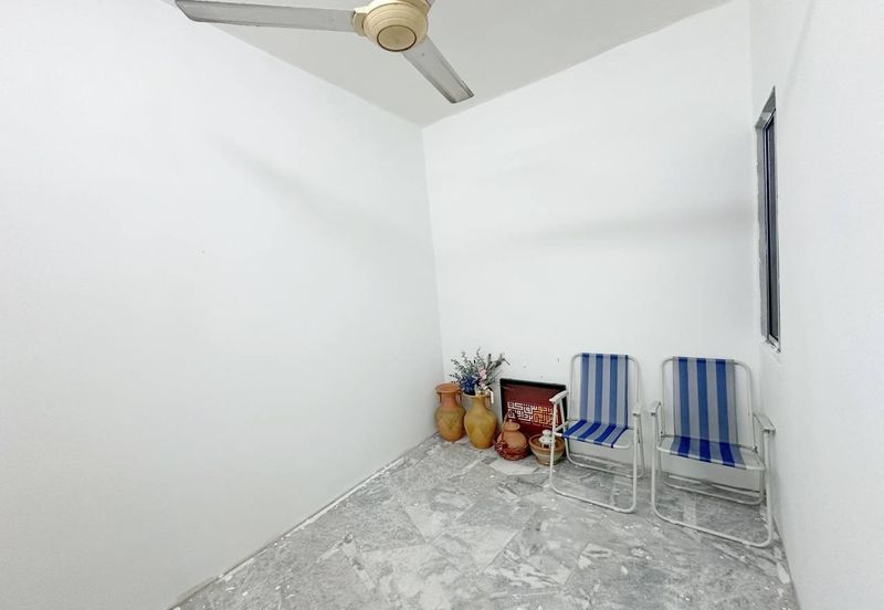 Iris Apartment, Taman Saujana Utama