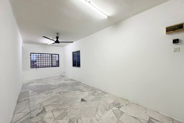 Iris Apartment, Taman Saujana Utama