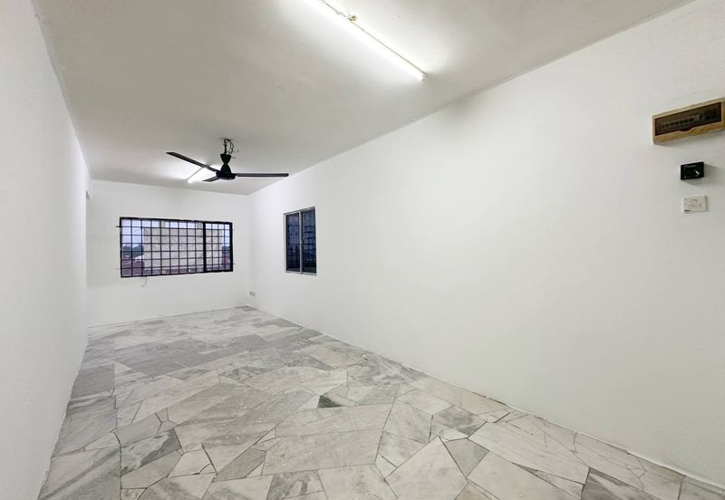 Iris Apartment, Taman Saujana Utama