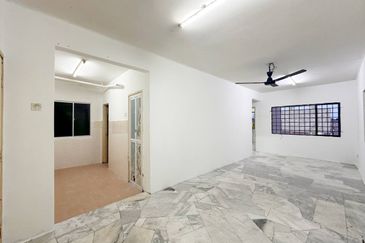 Iris Apartment, Taman Saujana Utama