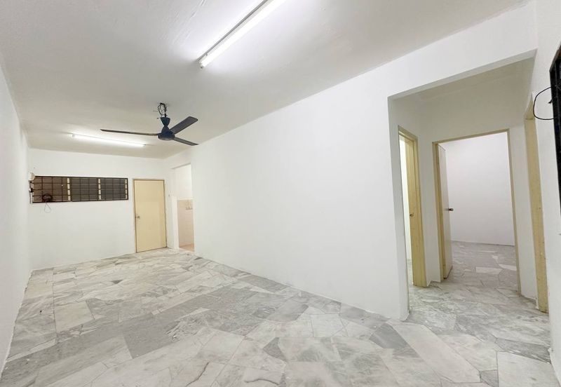 Iris Apartment, Taman Saujana Utama