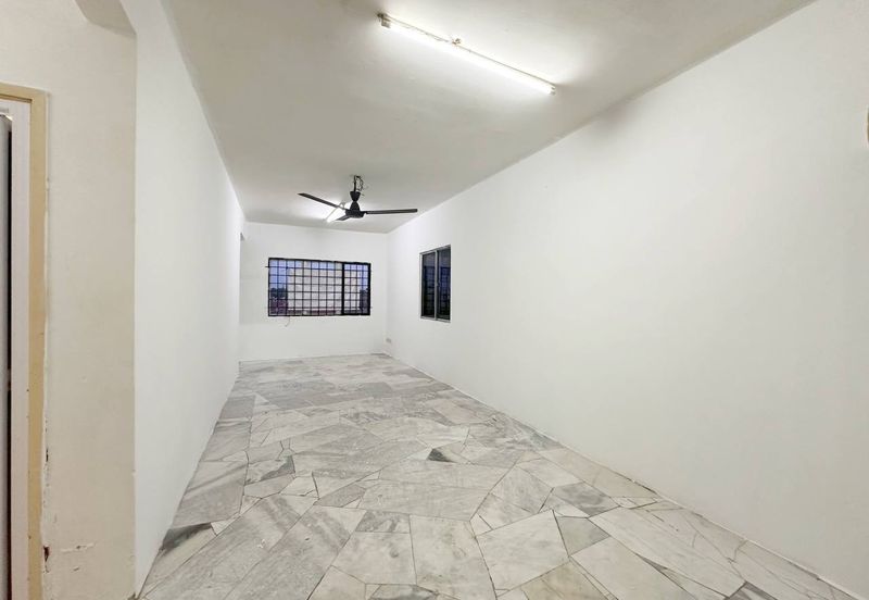 Iris Apartment, Taman Saujana Utama