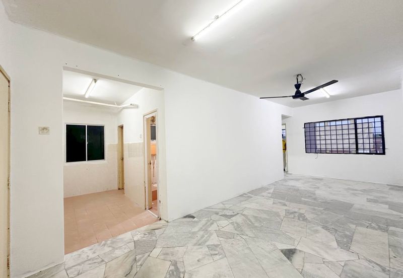 Iris Apartment, Taman Saujana Utama