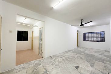 Iris Apartment, Taman Saujana Utama