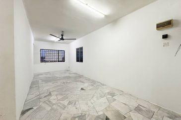 Iris Apartment, Taman Saujana Utama