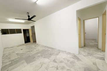 Iris Apartment, Taman Saujana Utama