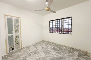 Iris Apartment, Taman Saujana Utama