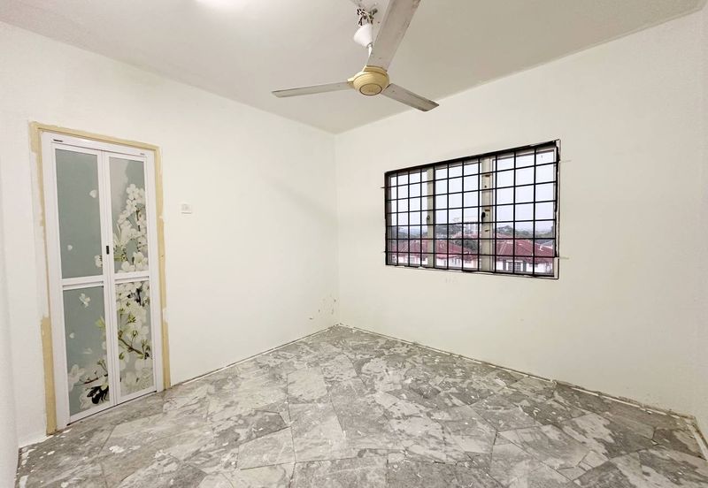 Iris Apartment, Taman Saujana Utama