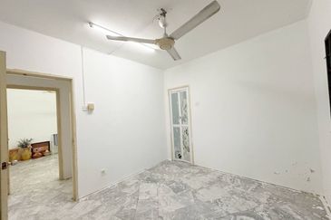 Iris Apartment, Taman Saujana Utama