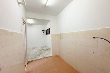 Iris Apartment, Taman Saujana Utama