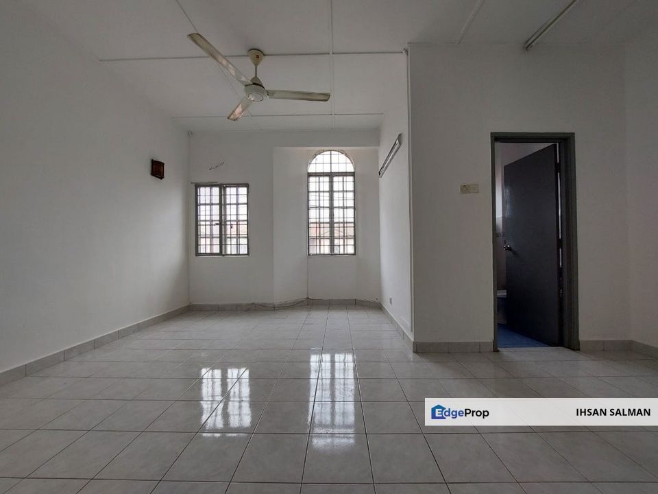 Freehold Extended Kitchen Near to Highways and Hospital Double Storey Terrace Bandar Puteri Klang For Sale, Selangor, Klang