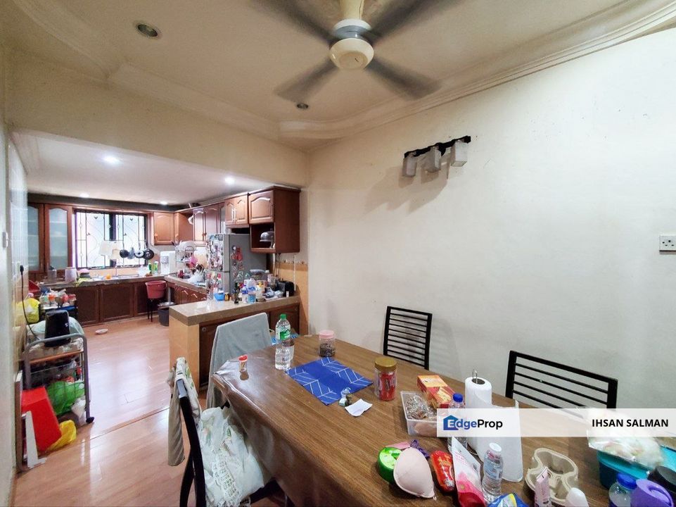 Extended Kitchen Large land area Near Aeon mall and LRT Double Storey Terrace Taman Tadisma Seksyen 13 Shah Alam For Sale, Selangor, Shah Alam