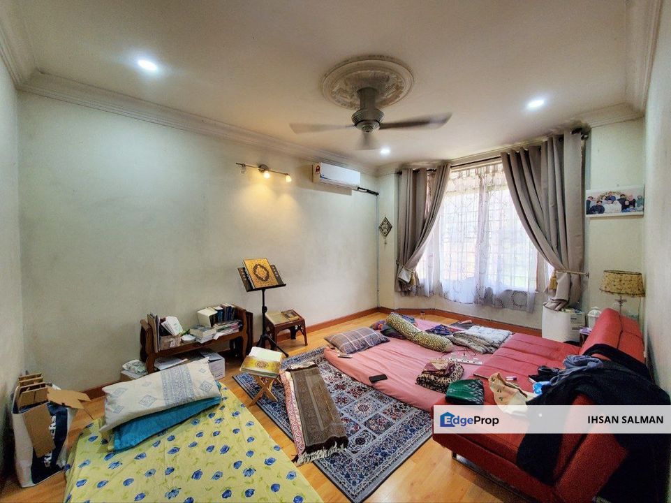 Extended Kitchen Large land area Near Aeon mall and LRT Double Storey Terrace Taman Tadisma Seksyen 13 Shah Alam For Sale, Selangor, Shah Alam