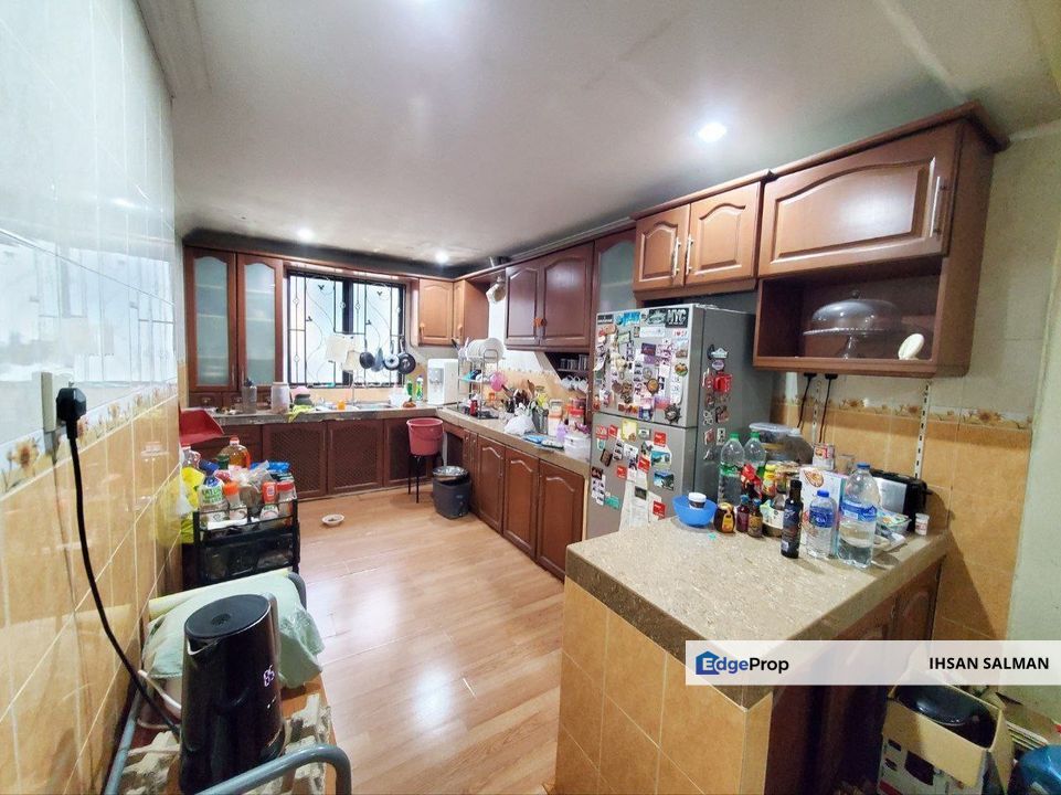 Extended Kitchen Large land area Near Aeon mall and LRT Double Storey Terrace Taman Tadisma Seksyen 13 Shah Alam For Sale, Selangor, Shah Alam