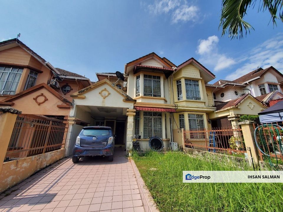 Extended Kitchen Large land area Near Aeon mall and LRT Double Storey Terrace Taman Tadisma Seksyen 13 Shah Alam For Sale, Selangor, Shah Alam
