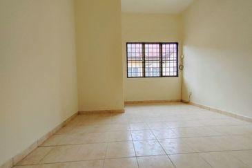 Freehold Newly Refurbished Near to School Double Storey Terrace House Jalan Serambi Bukit Jelutong Shah Alam For Sale