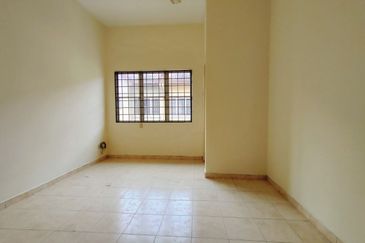 Freehold Newly Refurbished Near to School Double Storey Terrace House Jalan Serambi Bukit Jelutong Shah Alam For Sale