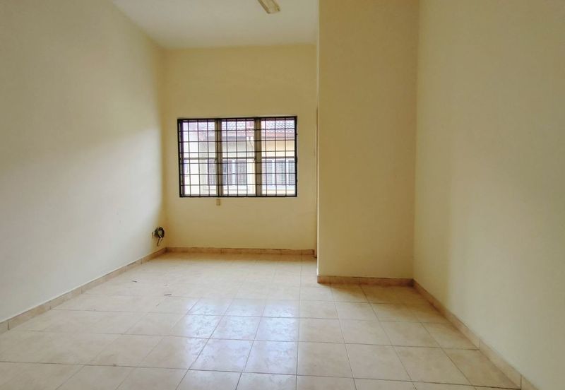 Freehold Newly Refurbished Near to School Double Storey Terrace House Jalan Serambi Bukit Jelutong Shah Alam For Sale