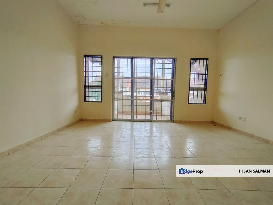 Freehold Newly Refurbished Near to School Double Storey Terrace House Jalan Serambi Bukit Jelutong Shah Alam For Sale, Selangor, Bukit Jelutong