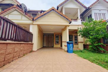 Freehold Newly Refurbished Near to School Double Storey Terrace House Jalan Serambi Bukit Jelutong Shah Alam For Sale