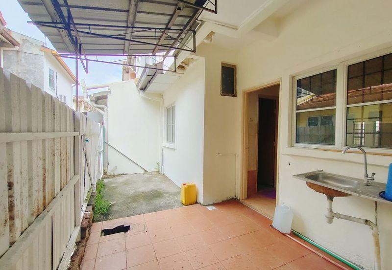 Freehold Newly Refurbished Near to School Double Storey Terrace House Jalan Serambi Bukit Jelutong Shah Alam For Sale