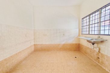 Freehold Newly Refurbished Near to School Double Storey Terrace House Jalan Serambi Bukit Jelutong Shah Alam For Sale