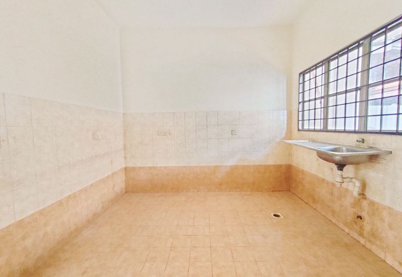 Freehold Newly Refurbished Near to School Double Storey Terrace House Jalan Serambi Bukit Jelutong Shah Alam For Sale