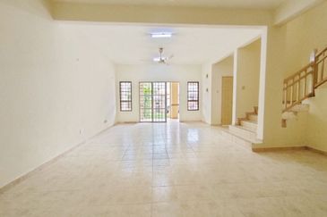 Freehold Newly Refurbished Near to School Double Storey Terrace House Jalan Serambi Bukit Jelutong Shah Alam For Sale